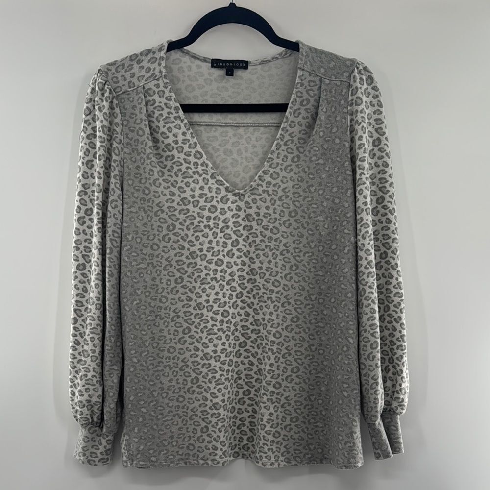 3For$20 Gibsonlook Animal Print Grey/White V-Neck Knit Size Small